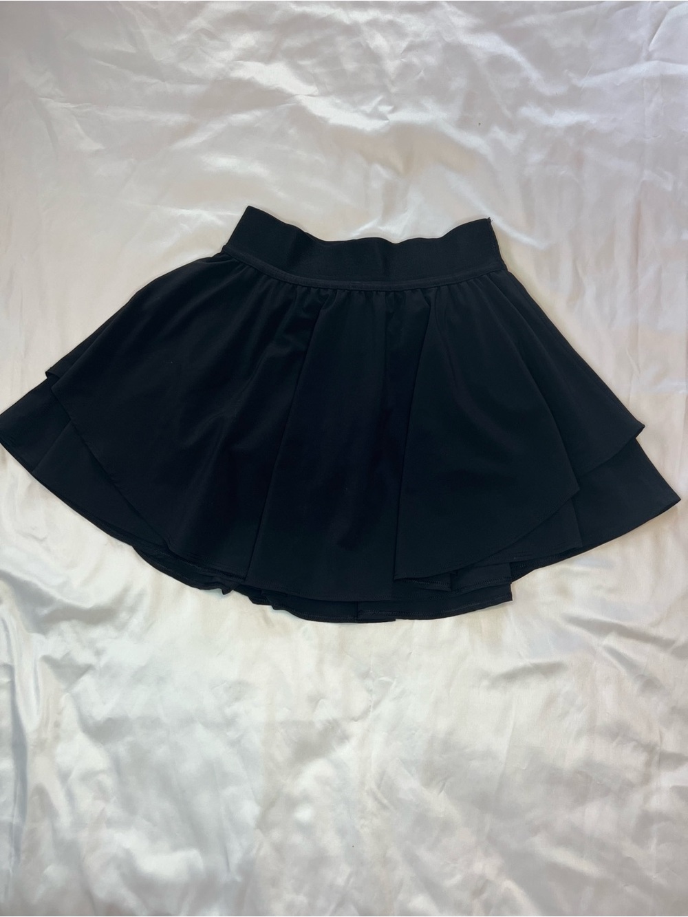 Lululemon Court Rival High Rise Skirt size 4 black built in short golf tennis